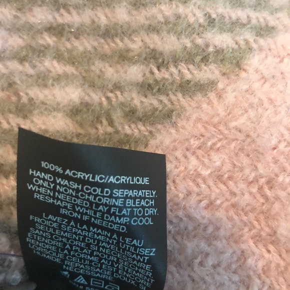 Express Scarf - Picture 6 of 6